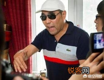 冰心离世后, 其孙子为何会在其墓碑上刻上“教子无方, 枉为人表”？