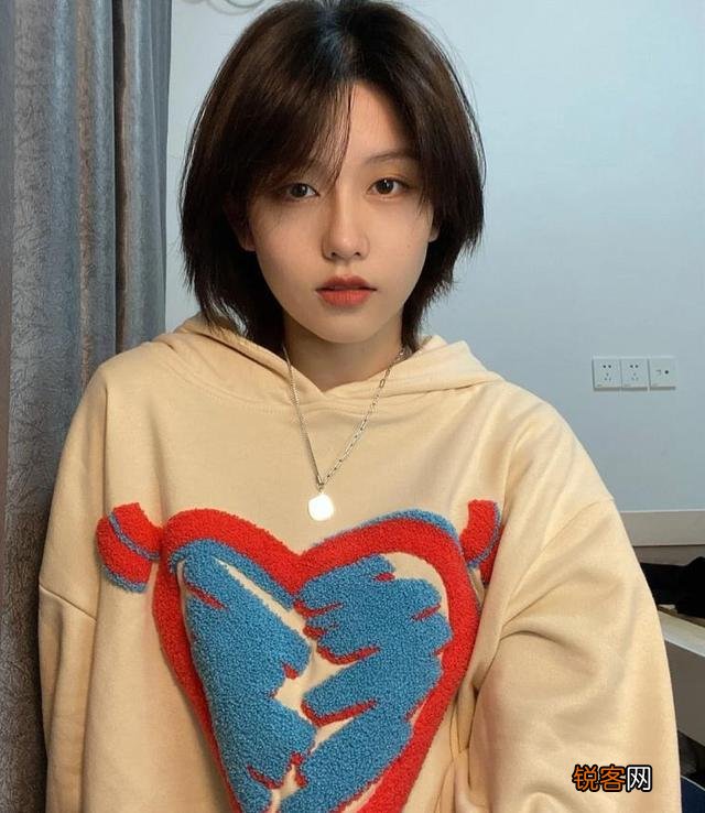 5款适合头发稀少的发型 这5种“短烫发”更适合你，洋气减龄