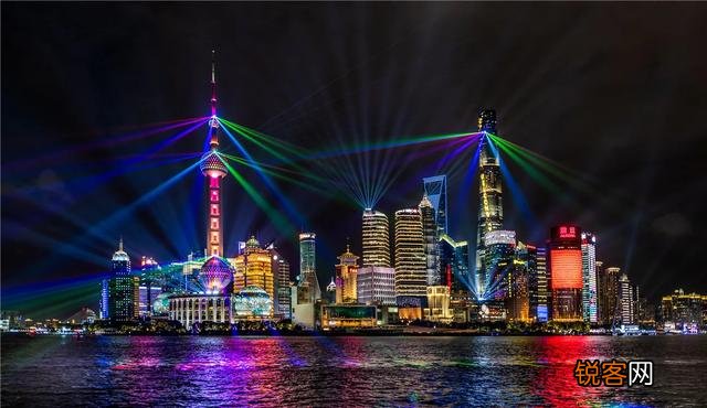 上海外滩多是现代化高楼大厦,为啥那么吸引人去玩？