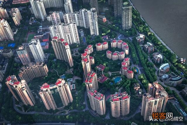 上海市中心有哪些高楼可以爬楼摄影？