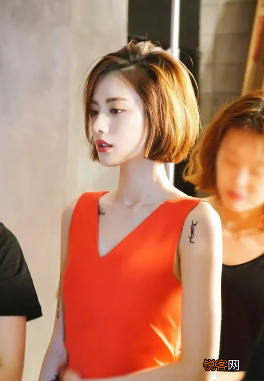被2次评为“全球百大最美面孔”第一 这颜值，这身材，爱了