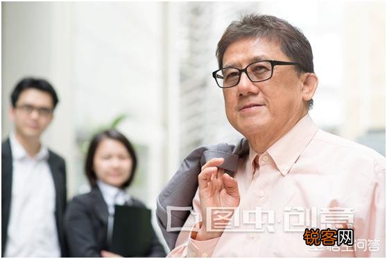 和老板一起白手起家,现在公司发展起来了,老板反而想赶走我们这些老员工,怎么办？