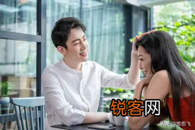 男朋友摸自己女朋友的头意味什么 男生摸一个女生的头代表着什么