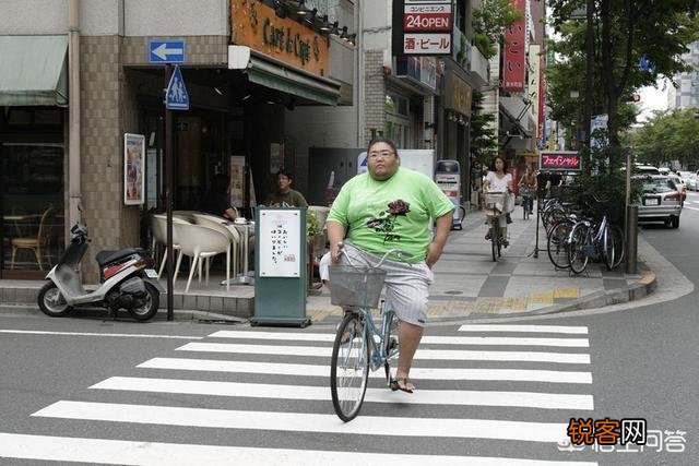 有人说日本科技如此发达,人们工作如此卖力,为何人均收入却不如看似整天悠闲的英国等发达国家？