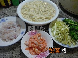 双韭海鲜炒面的做法