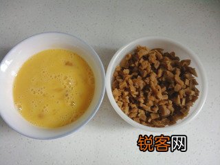 萝卜干炒鸡蛋的做法