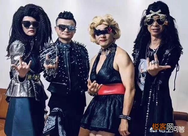 马云退休仪式,篮网老板蔡崇信黑裙大毛腿亮相,球迷：KD已吓傻,对此你怎么看？