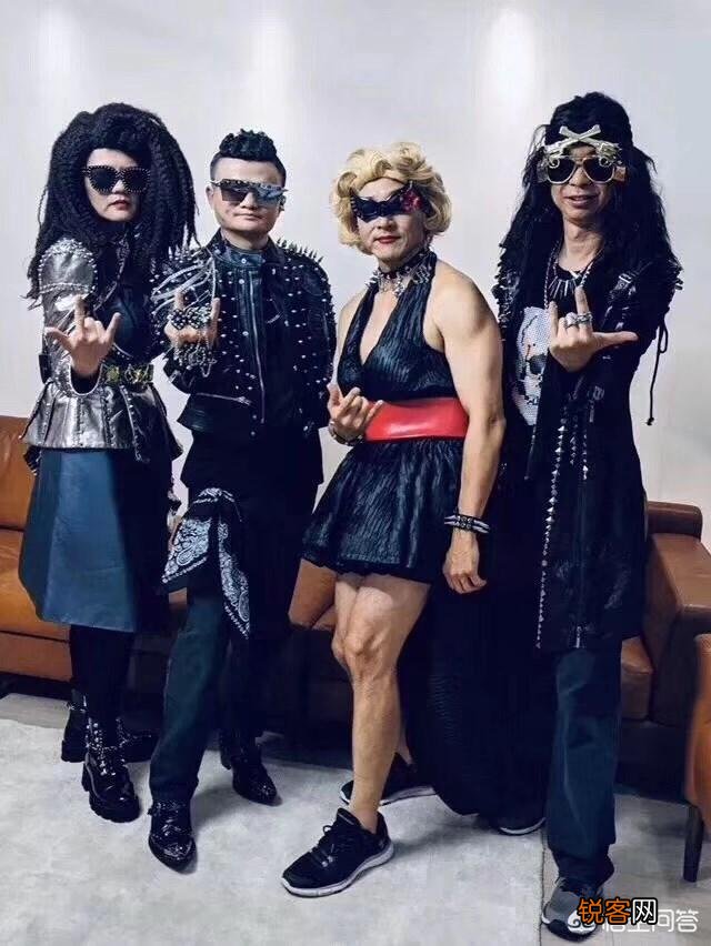 马云退休仪式,篮网老板蔡崇信黑裙大毛腿亮相,球迷：KD已吓傻,对此你怎么看？