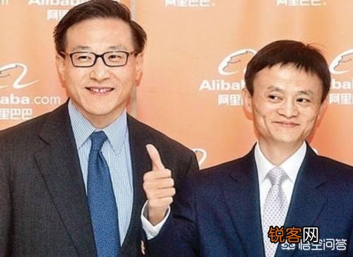 马云退休仪式,篮网老板蔡崇信黑裙大毛腿亮相,球迷：KD已吓傻,对此你怎么看？