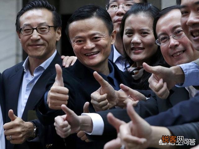 马云退休仪式,篮网老板蔡崇信黑裙大毛腿亮相,球迷：KD已吓傻,对此你怎么看？