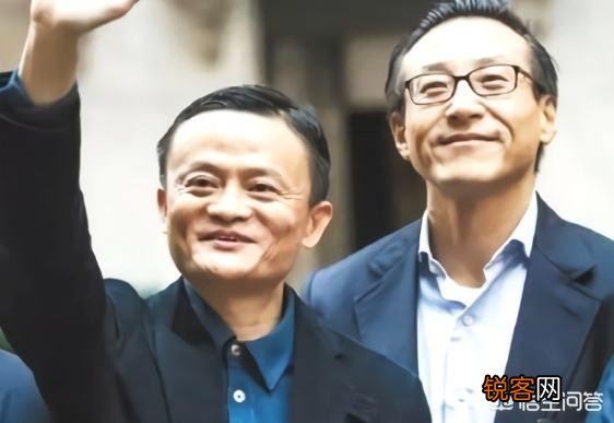 马云退休仪式,篮网老板蔡崇信黑裙大毛腿亮相,球迷：KD已吓傻,对此你怎么看？