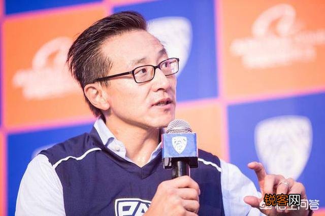 马云退休仪式,篮网老板蔡崇信黑裙大毛腿亮相,球迷：KD已吓傻,对此你怎么看？