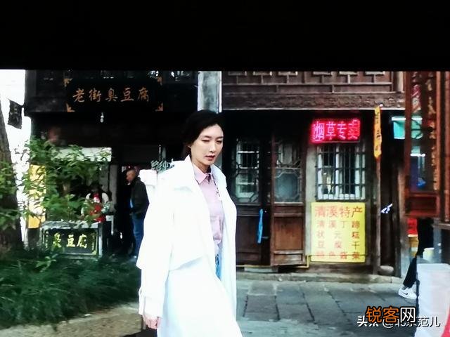 王曼妮就是只能看上马云、马化腾这样的,可是他们会看的上她嘛？