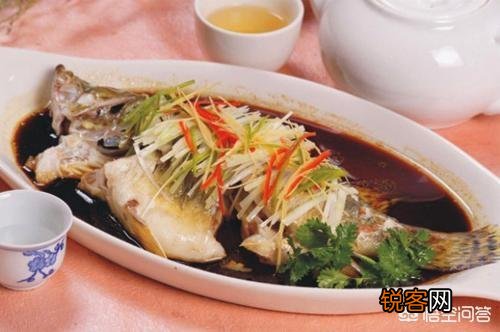 《舌尖上的中国3》中提到了“莼鲈之思”。这个成语有什么典故？“莼鲈”究竟指的是什么？