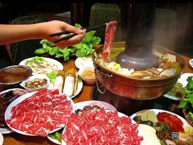 中国各种特色美食是逐渐形成于哪些朝代的哪一时期？中国历朝历代各个时期分别吃什么饭菜水果？