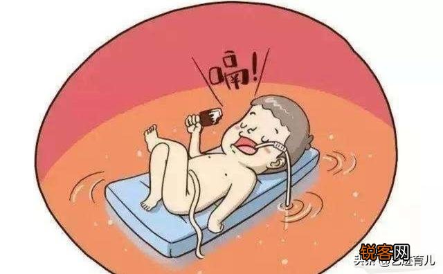 婴儿没出世在妈妈肚子时候吃什么？