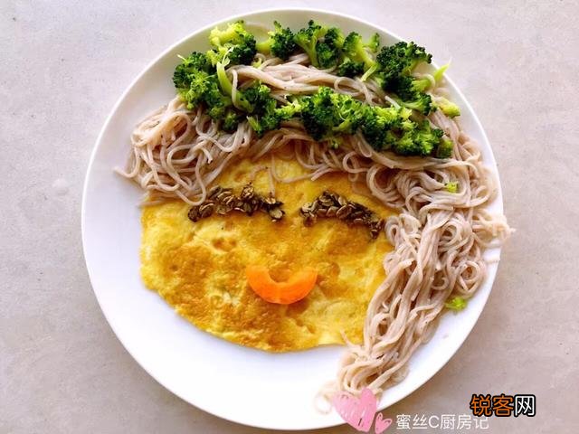 3岁孩子不好好吃饭,打了他之后才肯吃,有什么办法让他乖乖吃饭？