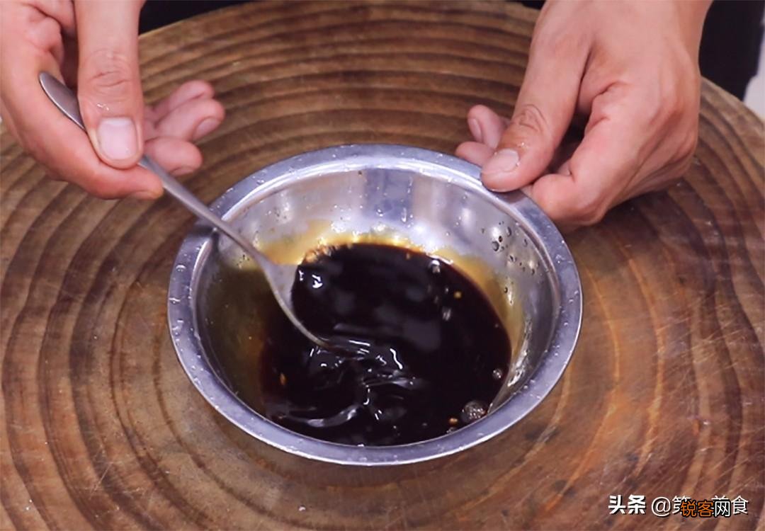 小炒肉怎么做才好吃 掌握这几个窍门，肉片焦香不油腻，香辣下饭