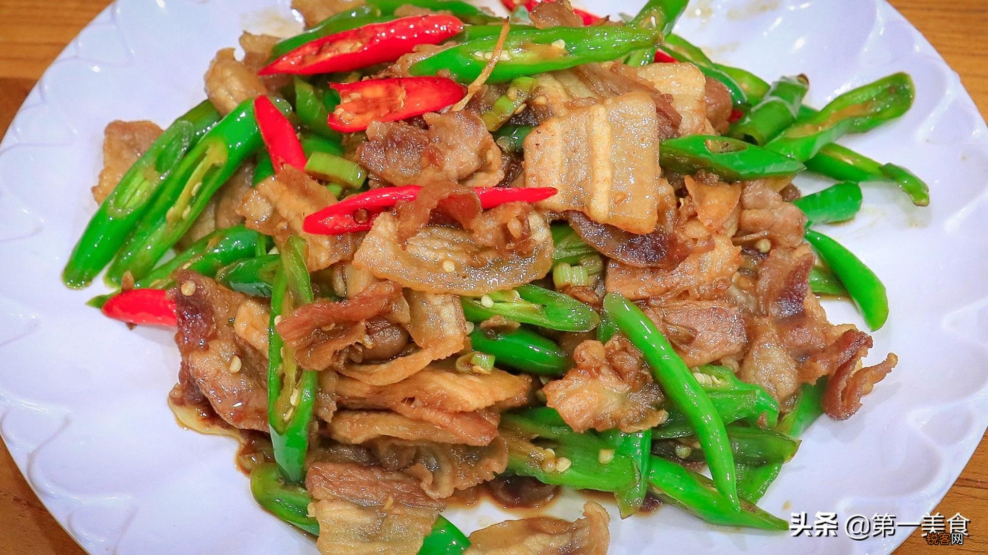 小炒肉怎么做才好吃 掌握这几个窍门，肉片焦香不油腻，香辣下饭