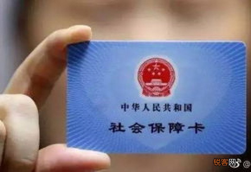 医保卡中的钱可以给家人使用吗？就医时家人如何刷医保卡？