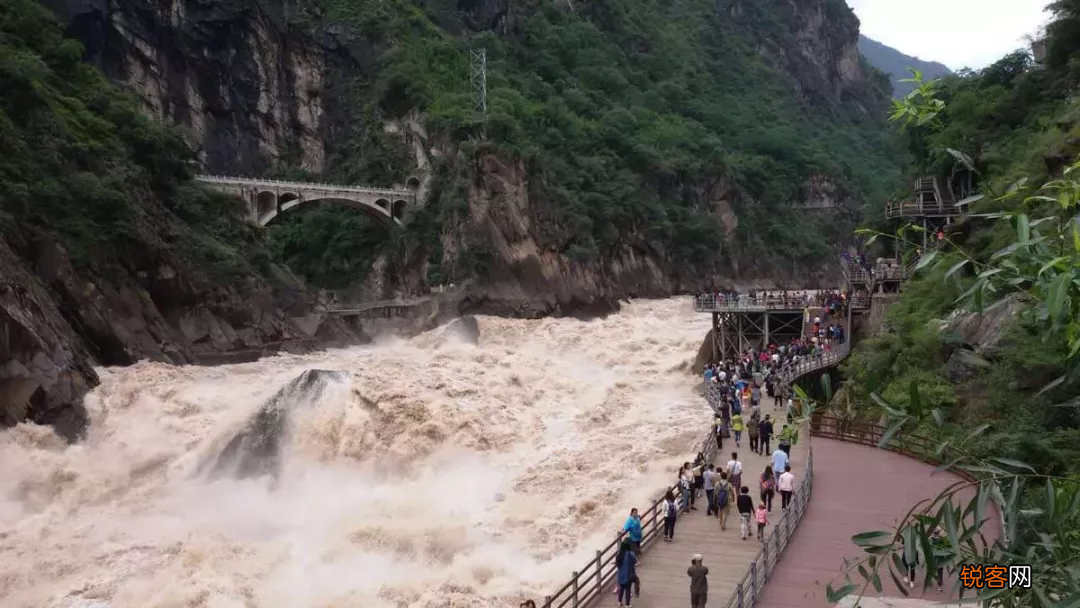 香格里拉和泸沽湖哪个更值得去 香格里拉还是泸沽湖好玩