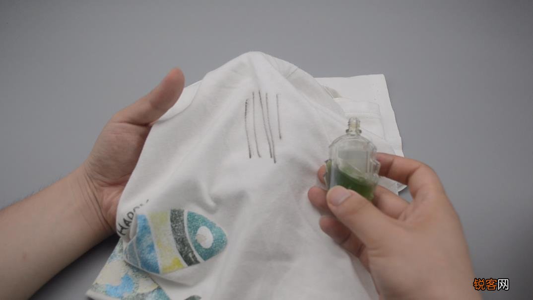 衣服上的记号笔印怎么清洗(教你一个实用小妙招