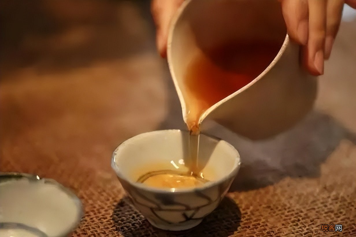 年纪大了喝茶好吗 50岁后牢记“2喝2不喝”，早懂早受益