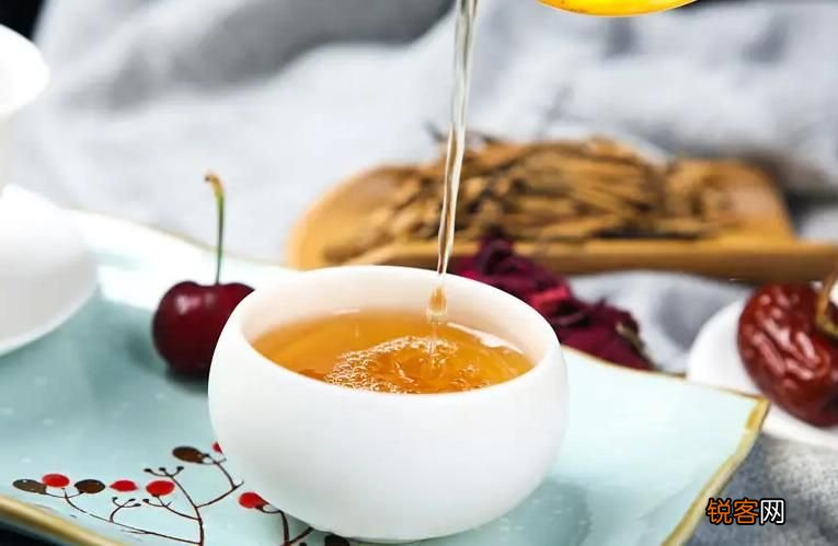 年纪大了喝茶好吗 50岁后牢记“2喝2不喝”，早懂早受益