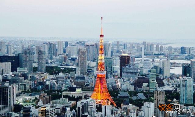 日本动漫里家家都住别墅,现实中日本土地资源有那么富裕吗？