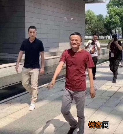 马云最后一天被阿里记旷工半天,扣发当月全勤奖,人走茶凉吗？
