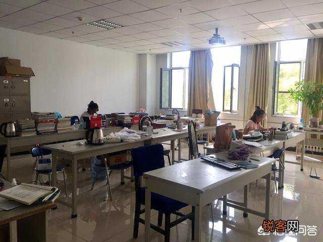 研二学生写了一篇文章,但是导师希望把一作给在其他学校读博的老师用,该怎么办？