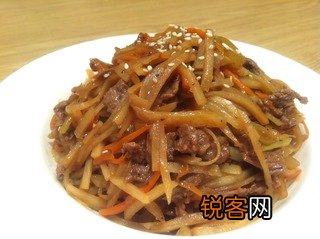 牛肉炒杂蔬的做法