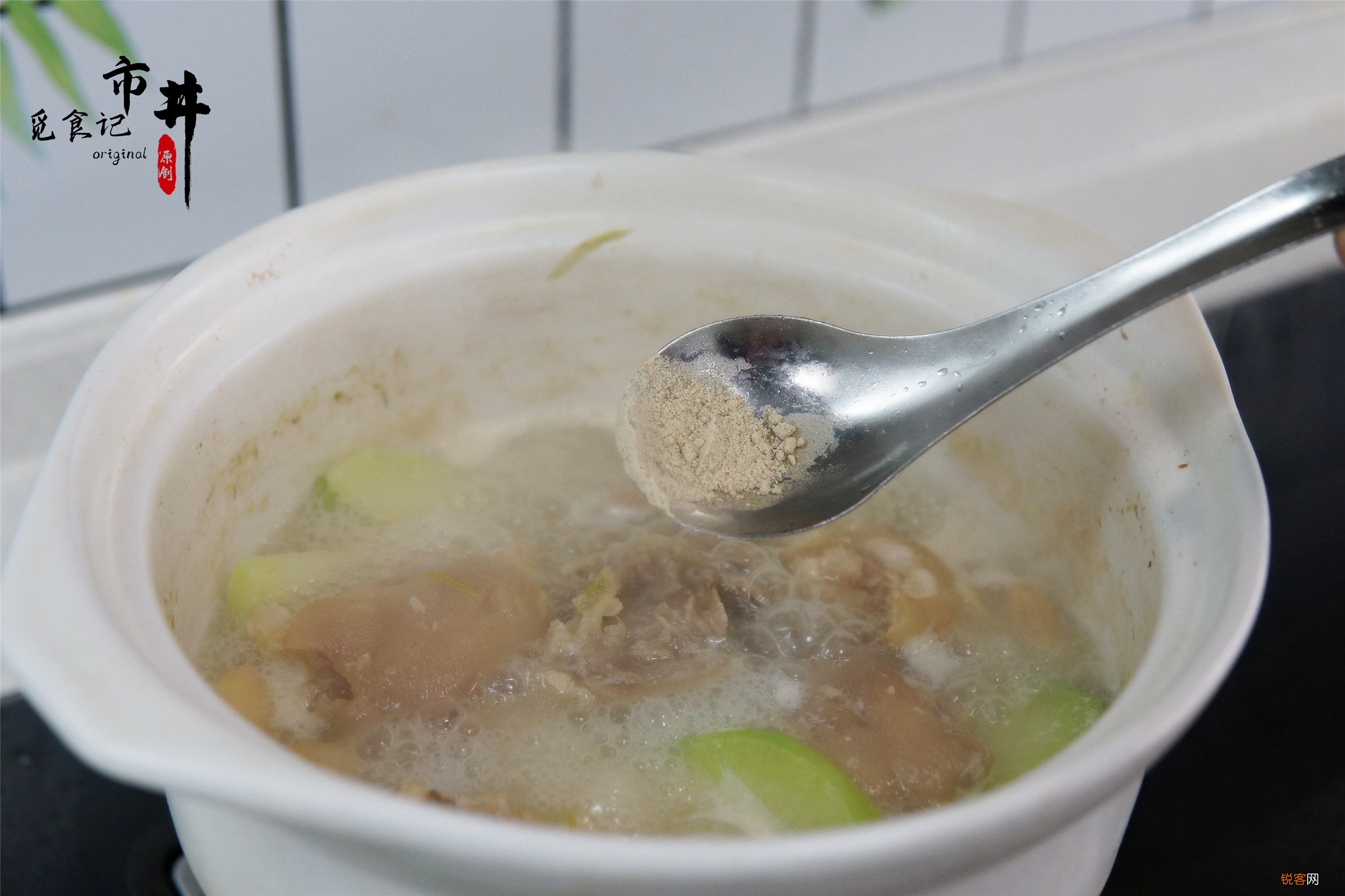 萝卜炖猪蹄汤的做法 汤白味鲜