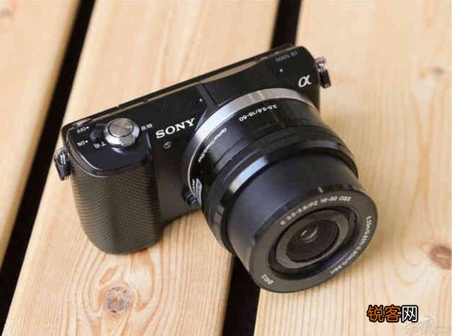 sony的a5000与rx100相比怎么样？