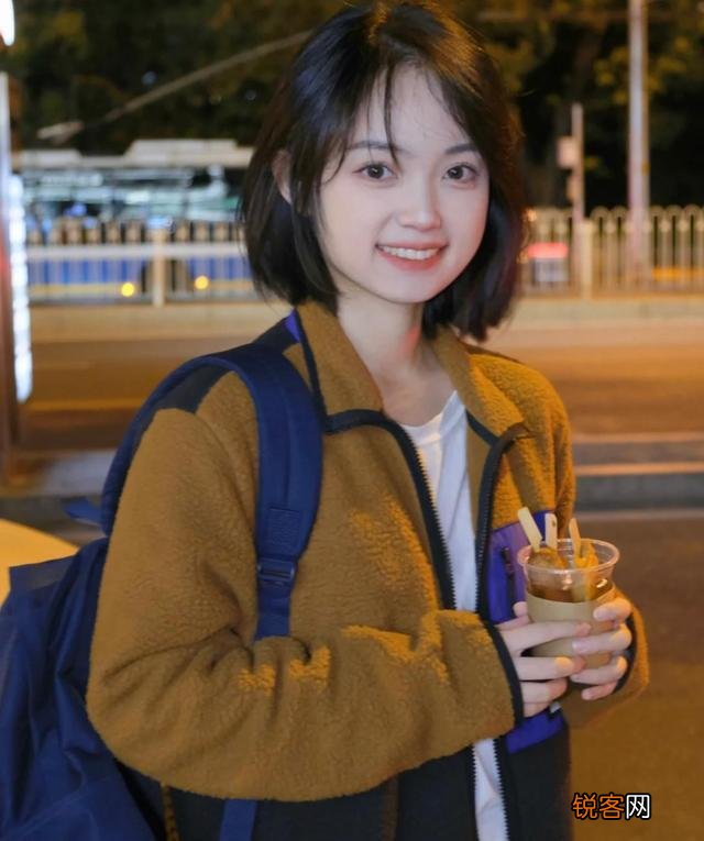 女生圆脸适合什么短发 4款显脸小又可爱短发