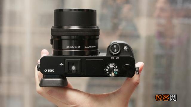 佳能100D与索尼RX100如何选择？