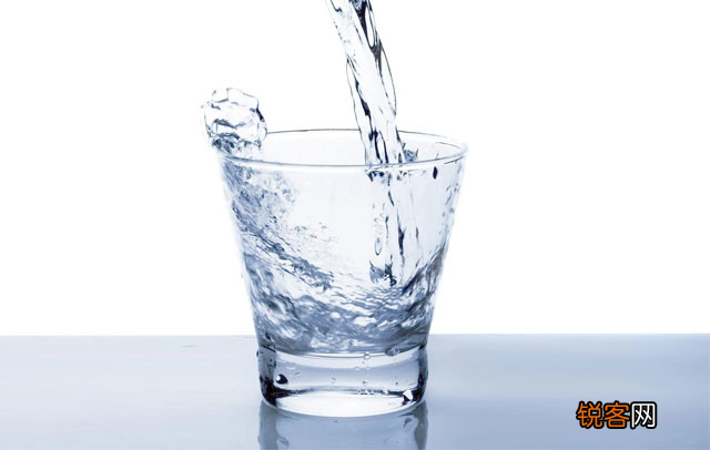 空腹喝水好不好 劝告：这“三种水”不建议喝