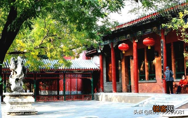 为什么感觉老年人的单反相机一个比一个高级？