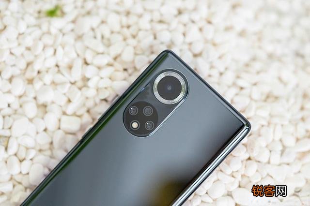 想买个3000-4000档位的手机,要求拍照清晰,有哪些品牌手机可以推荐？
