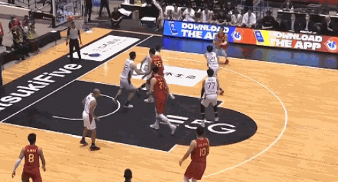 男篮世界杯中国大胜日本 周琦伤退