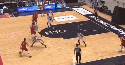 男篮世界杯中国大胜日本 周琦伤退