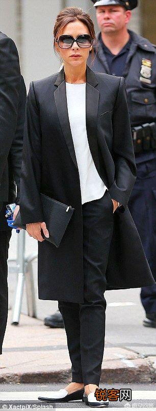 经典的“奥利奥”配色,怎么穿才不会无聊？