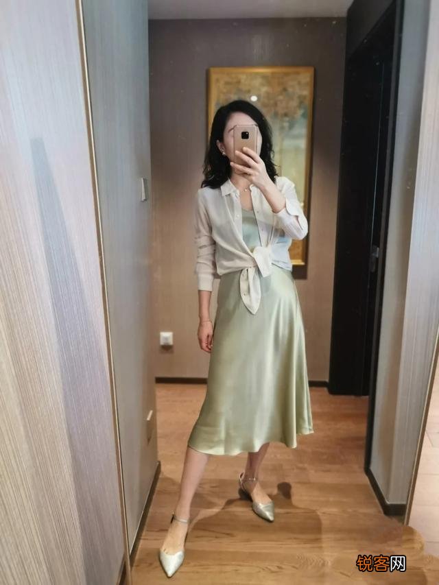 马上夏天了,除了黑白灰,有没有其他好看的颜色搭配推荐？