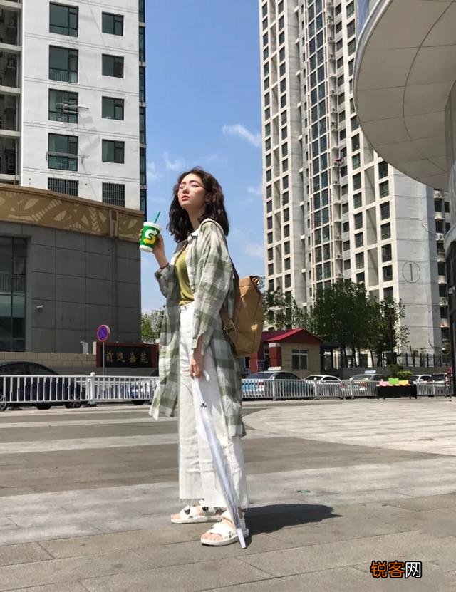 马上夏天了,除了黑白灰,有没有其他好看的颜色搭配推荐？