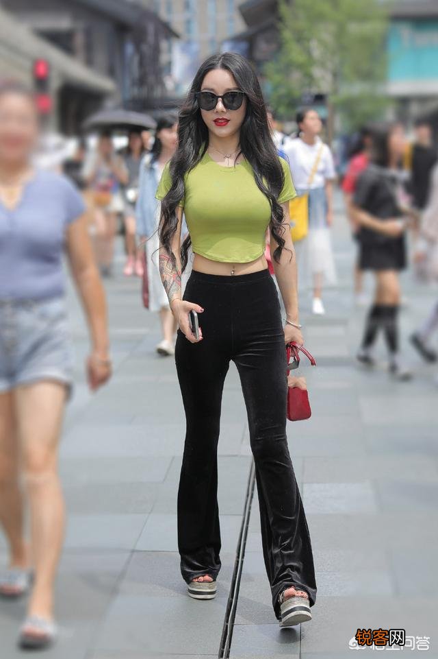 穿搭中有哪些万能色彩搭配？