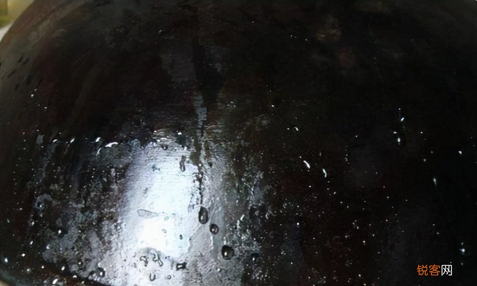 锅底油渍太厚怎么才能除掉 教你一招，炒锅立马变新锅