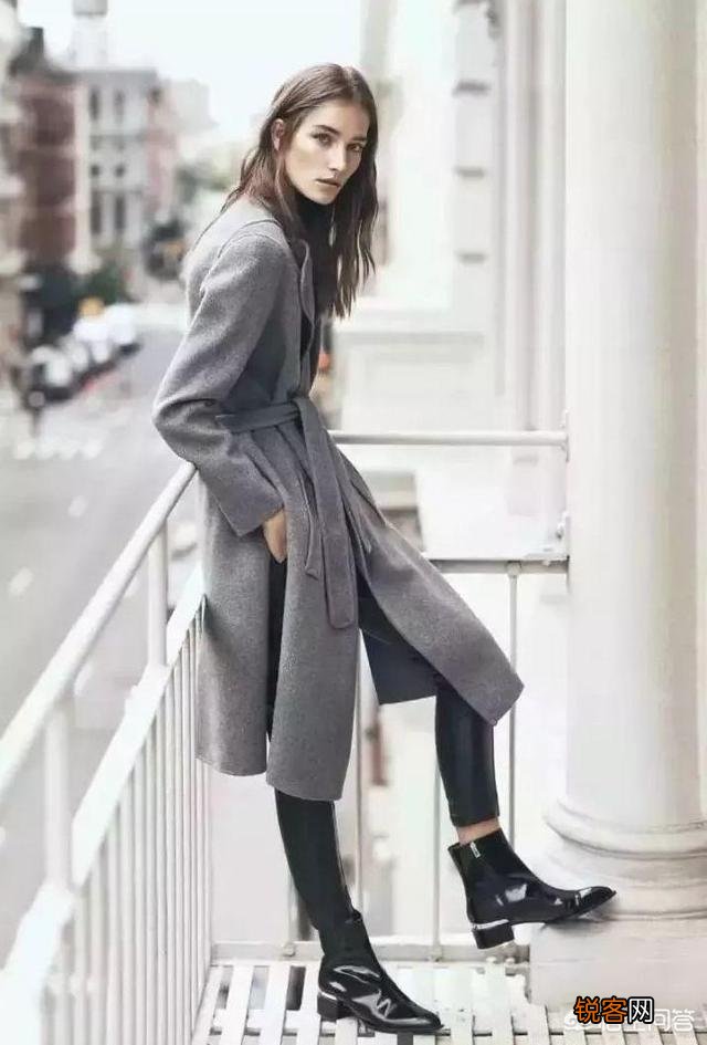 都说高级灰是职场女性必备,高级灰色该如何搭配才能彰显高级感?