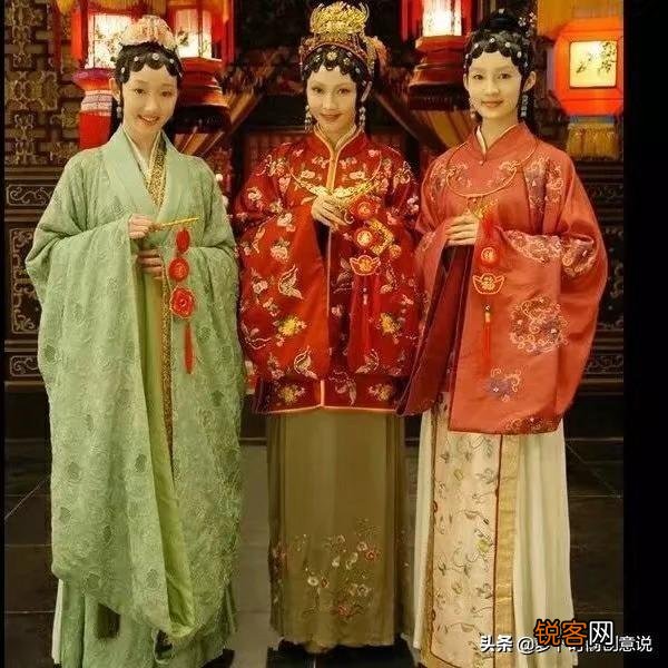 红绿两种颜色该如何搭配才能好看不突兀？