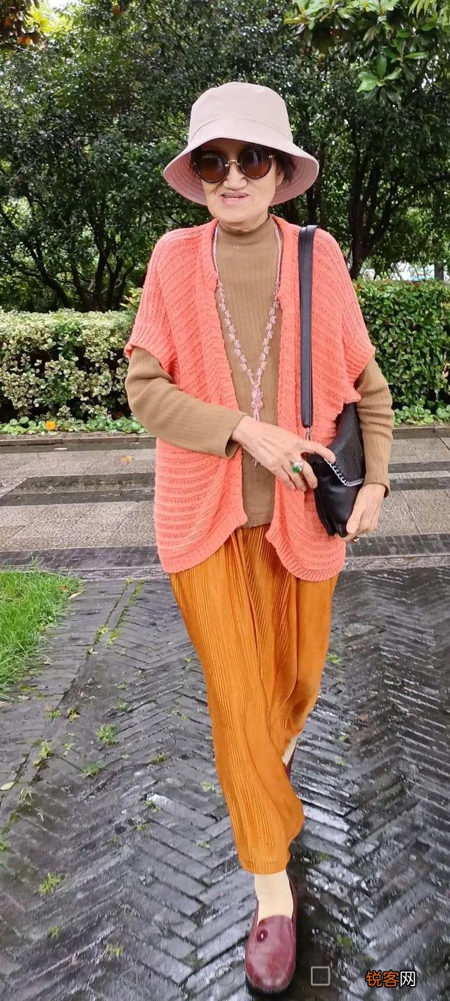 在搭配衣服的时候,应该如何进行颜色搭配？