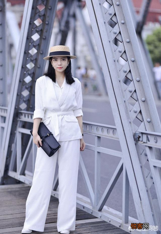 秋天适合穿什么颜色的衣服,怎么搭配才更优雅大气？